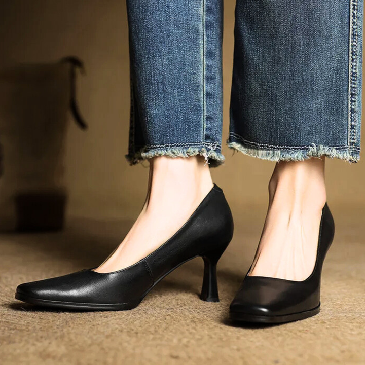 Curva Leather Pumps