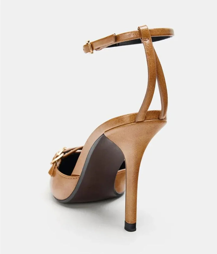 Cinque Buckle Heel