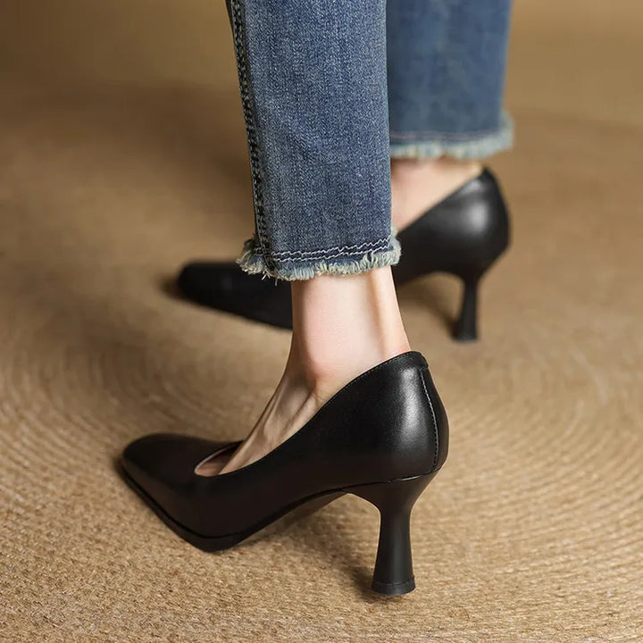 Curva Leather Pumps