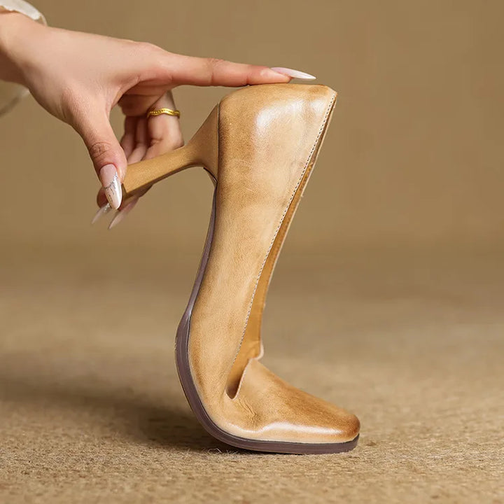 Curva Leather Pumps