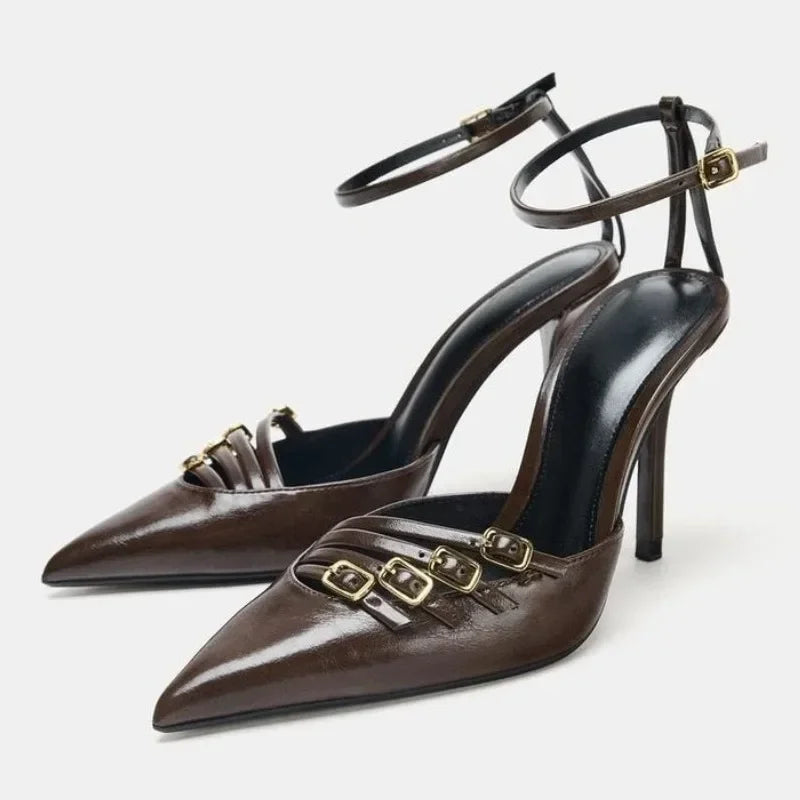 Cinque Buckle Heel