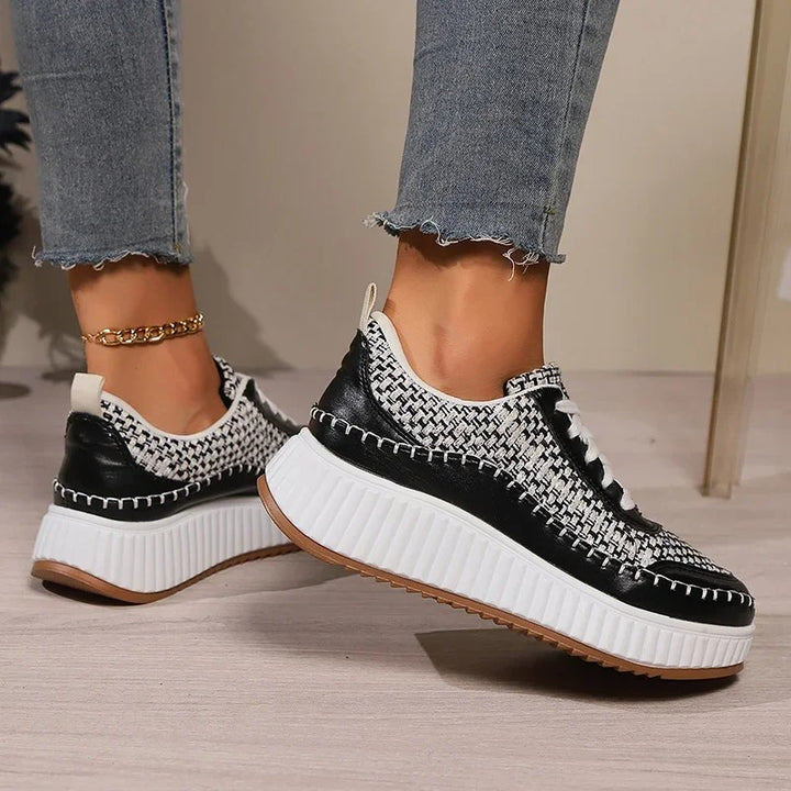Modella Platform Sneakers